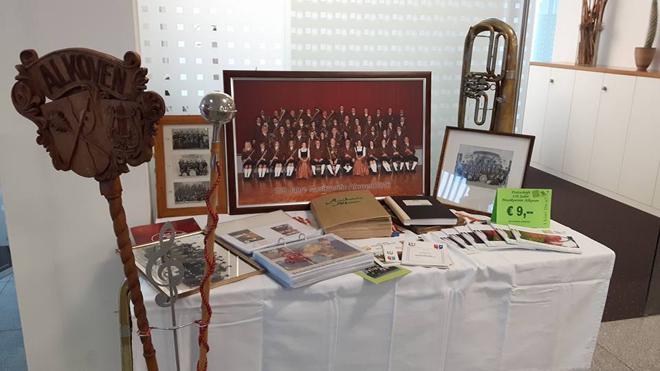 Ausstellung Sparkasse Tisch 2